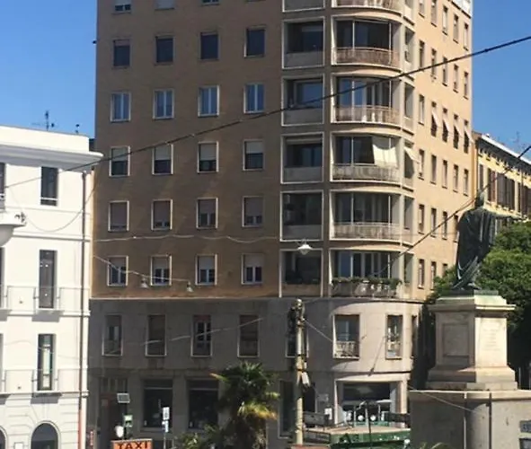 Luxury Design アパート カリアリ